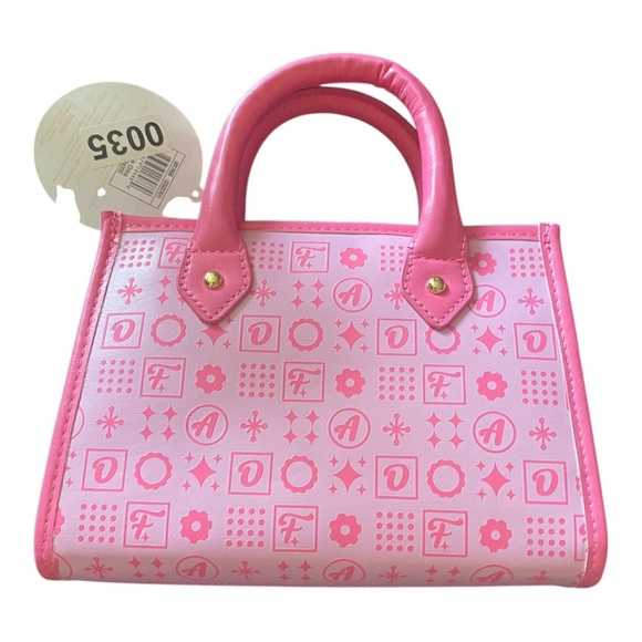 🎄CHRISTMAS GIFTS🎄NWT-FAO SCHWARTZ-ROCKEFELLER HANDBAG & SUPER SMALLS JEWELRY SET - Picture 3 of 6